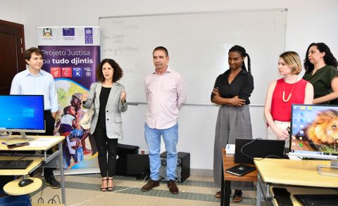 Participantes durante uma atividade de formação digital